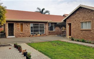 3 Bedroom House in Royldene