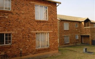 2 Bedroom Townhouse in Chloorkop