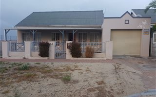 3 Bedroom House in Worcester West
