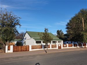 3 Bed House in Steytlerville