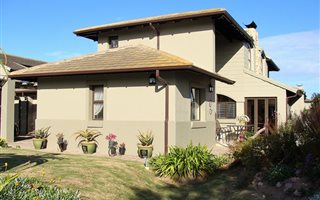 3 Bedroom House in Hartenbos Landgoed