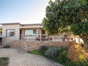 5 Bedroom House in Kenton-on-Sea