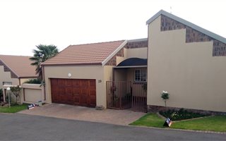 3 Bedroom House in Van Riebeeck Park