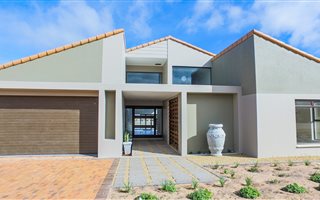 4 Bedroom House in Langebaan Country Estate