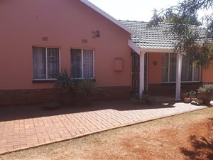 3 Bed House in Edelweiss