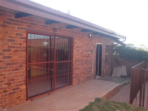 1 Bed Garden Cottage in Westdene