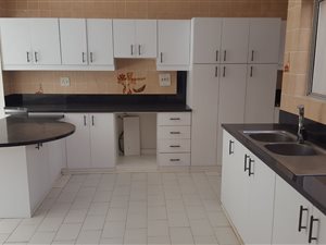 3 Bed Apartment in Isipingo Beach