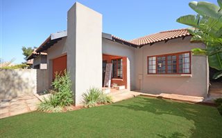 1 Bedroom Townhouse in Linden