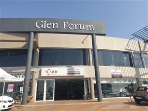 965 m² Commercial space in Waterkloof Glen