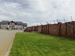 820 m² Land available in Van Der Hoff Park