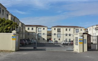 2 Bedroom Flat in Lansdowne