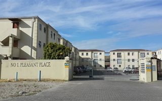 2 Bedroom Flat in Lansdowne