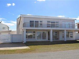 5 Bed House in Struisbaai