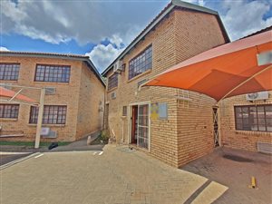 250 m² Commercial space in Brandwag