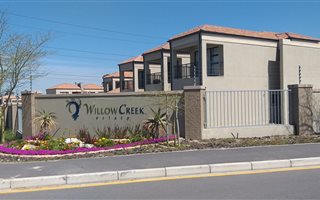 4 Bedroom House in Protea Heights