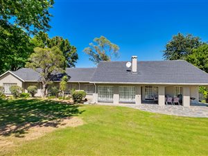 5 Bed House in Bryanston West