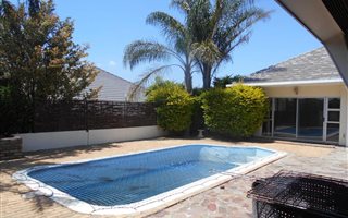5 Bedroom House in Paarl
