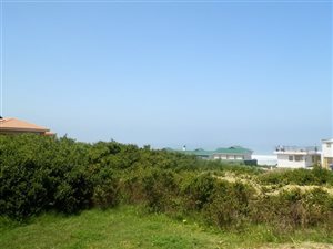 1015 m² Land available in Outeniqua Strand