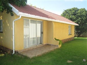 1 Bed Garden Cottage in Roodepoort Central