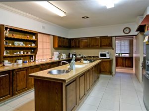1600 m² Commercial space in Senderwood