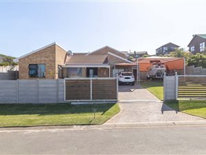 3 Bed Townhouse in Dana Bay
