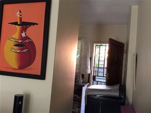 2 Bed Apartment in Die Hoewes