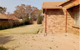 3 Bedroom House in Country View