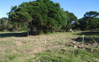 700 m² Land available in Cove Rock