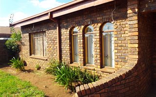 3 Bedroom House in Lethlabile