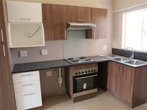 2 Bed Apartment in Die Hoewes