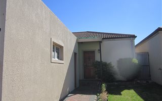 2 Bedroom Simplex in Gordons Bay Central