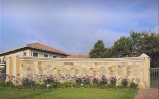 376 m² Office Space in Halfway House
