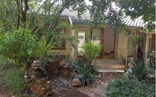2 Bedroom Garden Cottage in Hurlingham