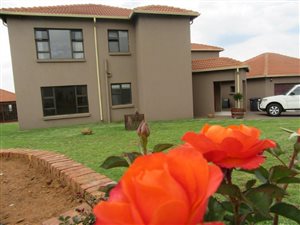 4 Bedroom House in Overkruin