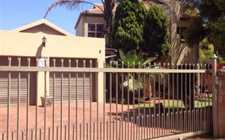3 Bedroom House in Pierre van Ryneveld