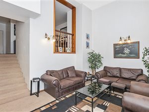 3 Bed Apartment in Springs Central