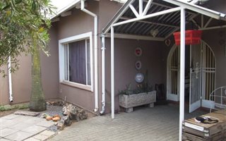 4 Bedroom House in Rietfontein