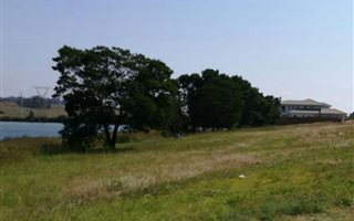 595 m² Land available in Clubville