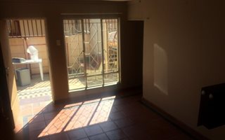 1 Bedroom Garden Cottage in Booysens