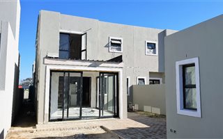2 Bedroom House in Kelderhof Country Village