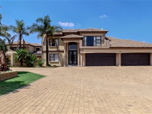 4 Bed House in Helderwyk