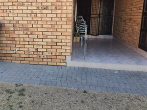 2 Bed Townhouse in Ravensklip