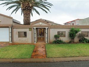 4 Bedroom House in Lenasia