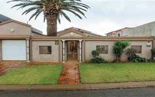 4 Bedroom House in Lenasia