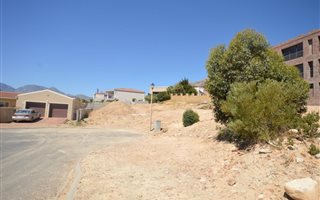 553 m² Land available in Gordons Bay Central