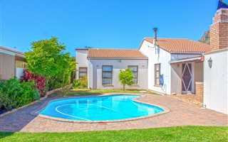 3 Bedroom House in Lakeside