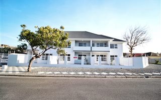 3 Bedroom Apartment in Plumstead
