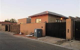 1 Bedroom House in Meadowlands