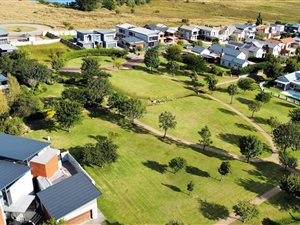 932 m² Land available in Copperleaf