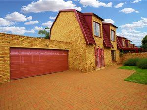 3 Bed Duplex in Willowbrook